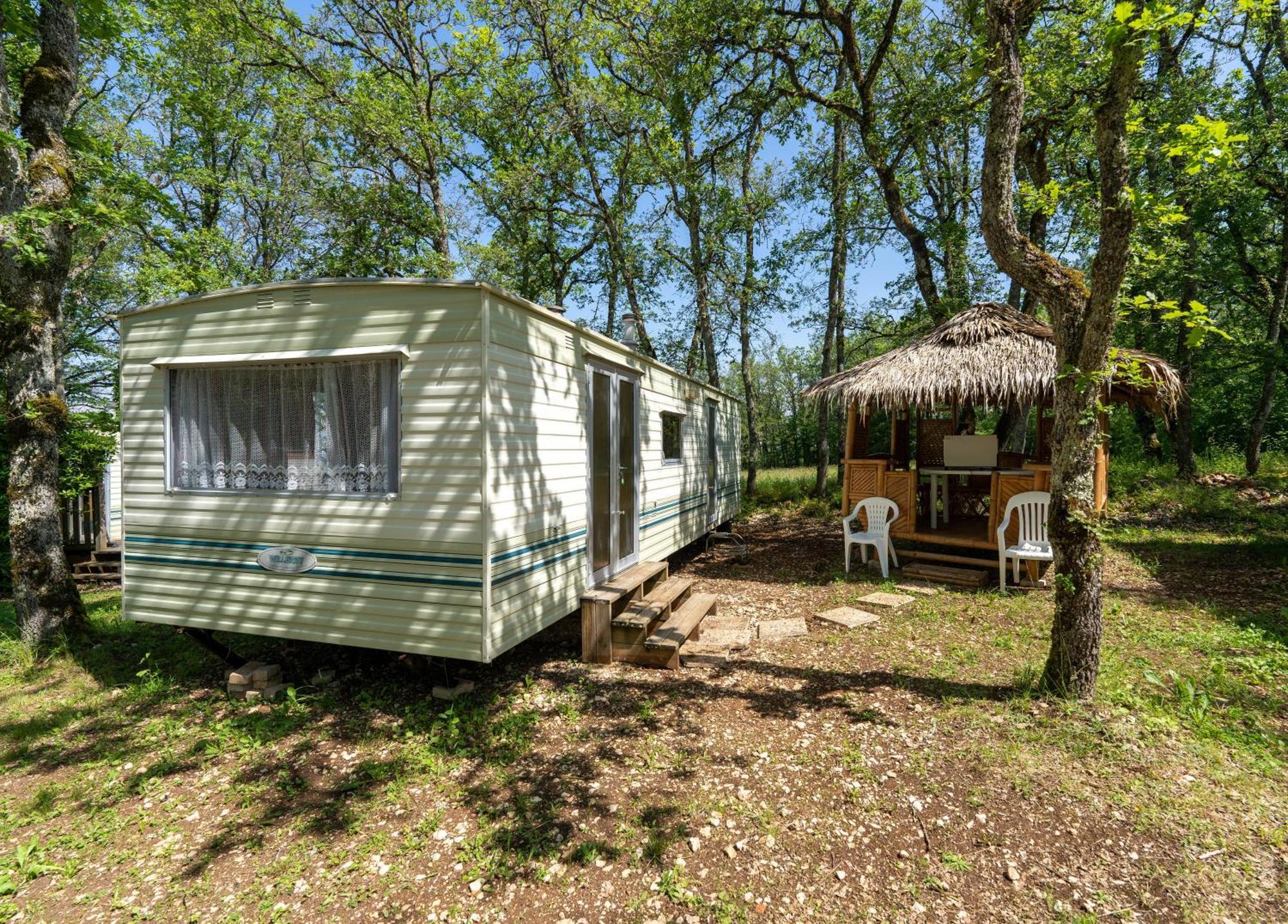 Camping Les Paillotes Payrac Exterior photo